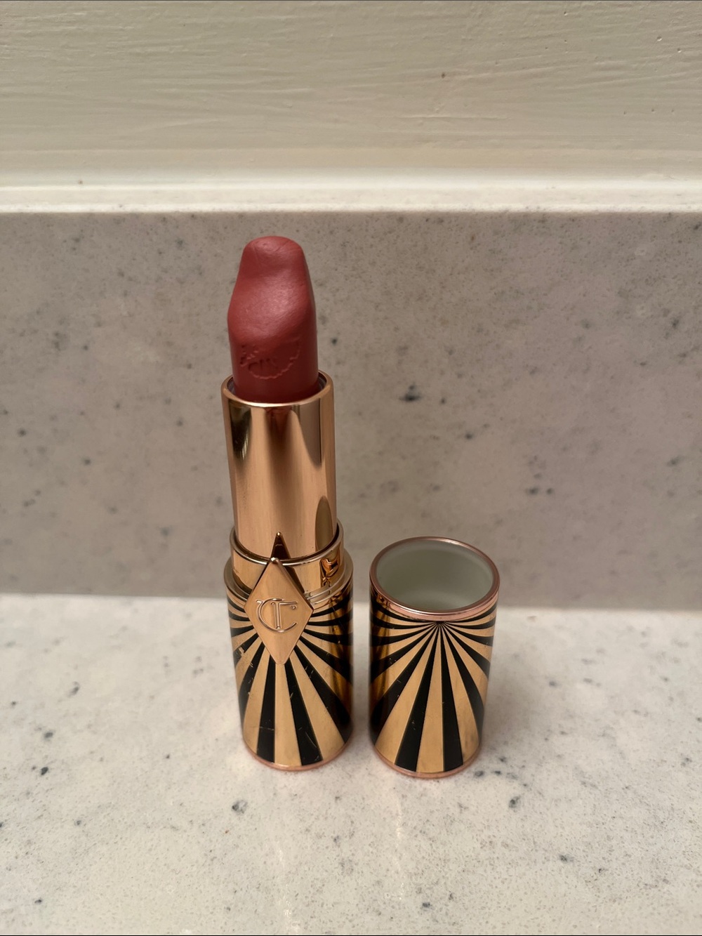 CHARLOTTE TILBURY HOT LIPS 2 LIPSTICK